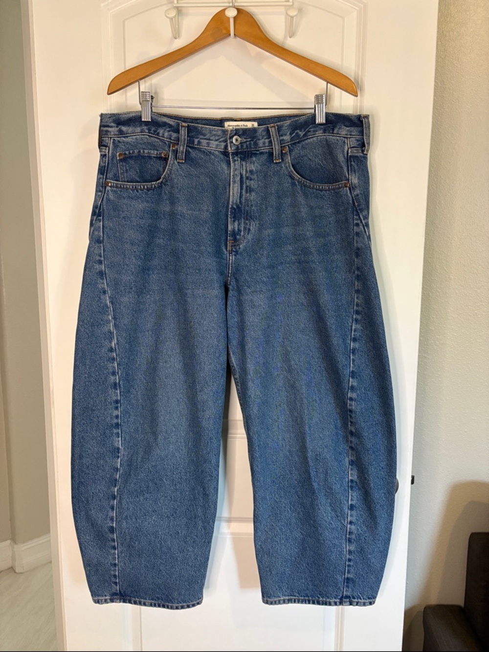 Abercrombie and Fitch The Barrel Jean Mid Rise Curve Love Size 32/14 S - Picture 2 of 11